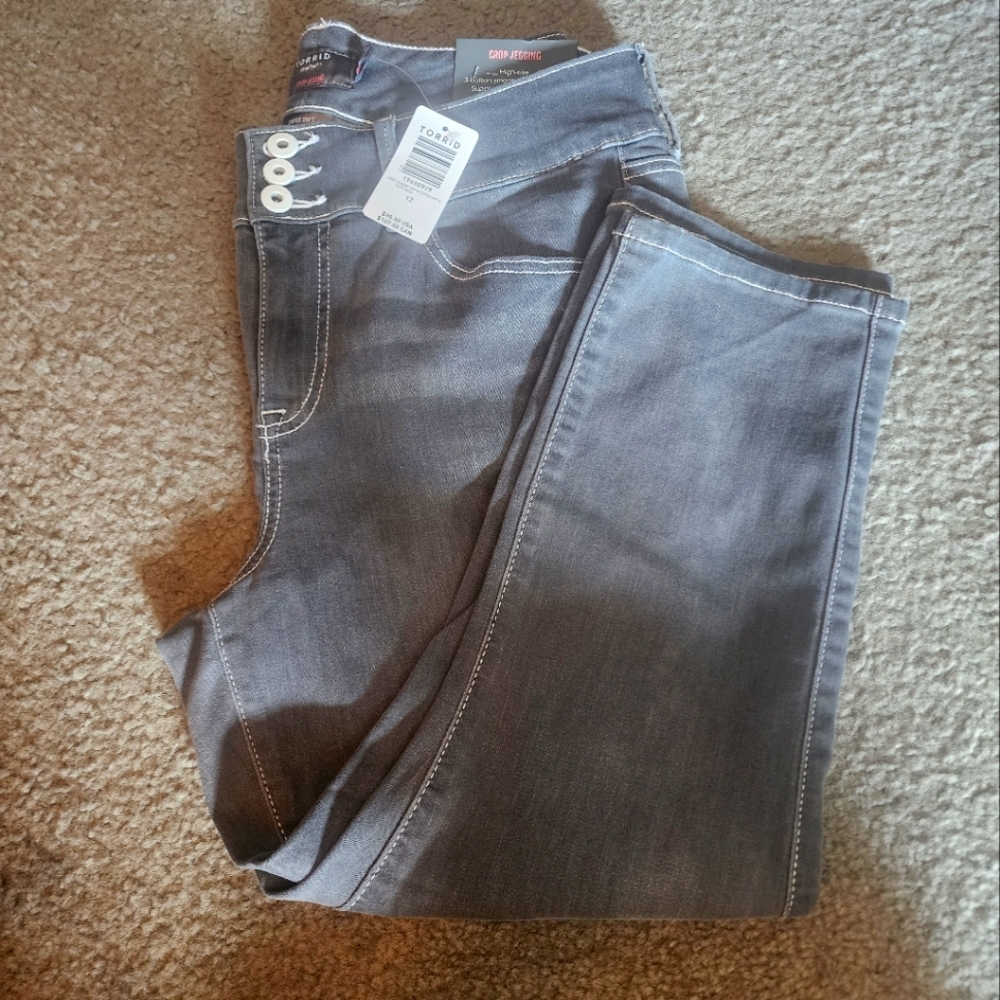 NWT Torrid Crop Jegging Skinny Super Soft High-Rise Jean - Grey